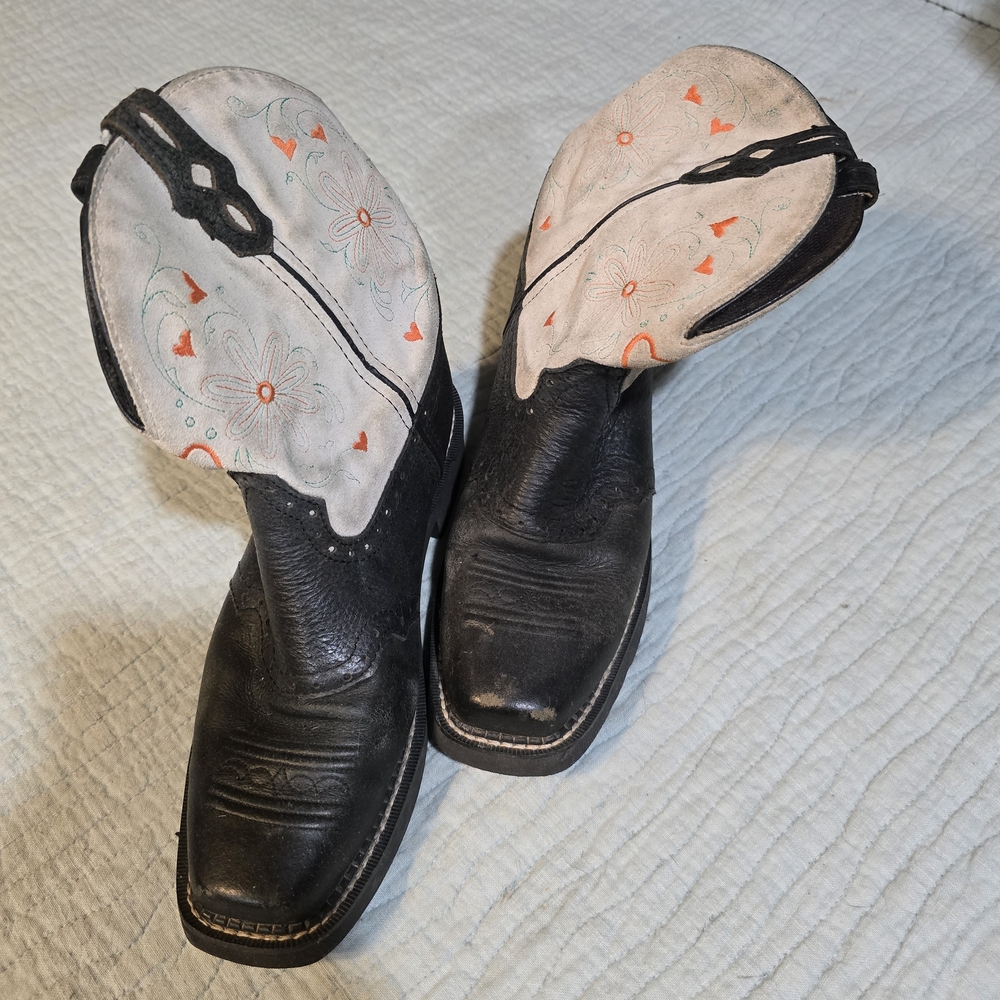 Justin Boots Black and Ivory Floral-Accent Heeled Cowboy Boots